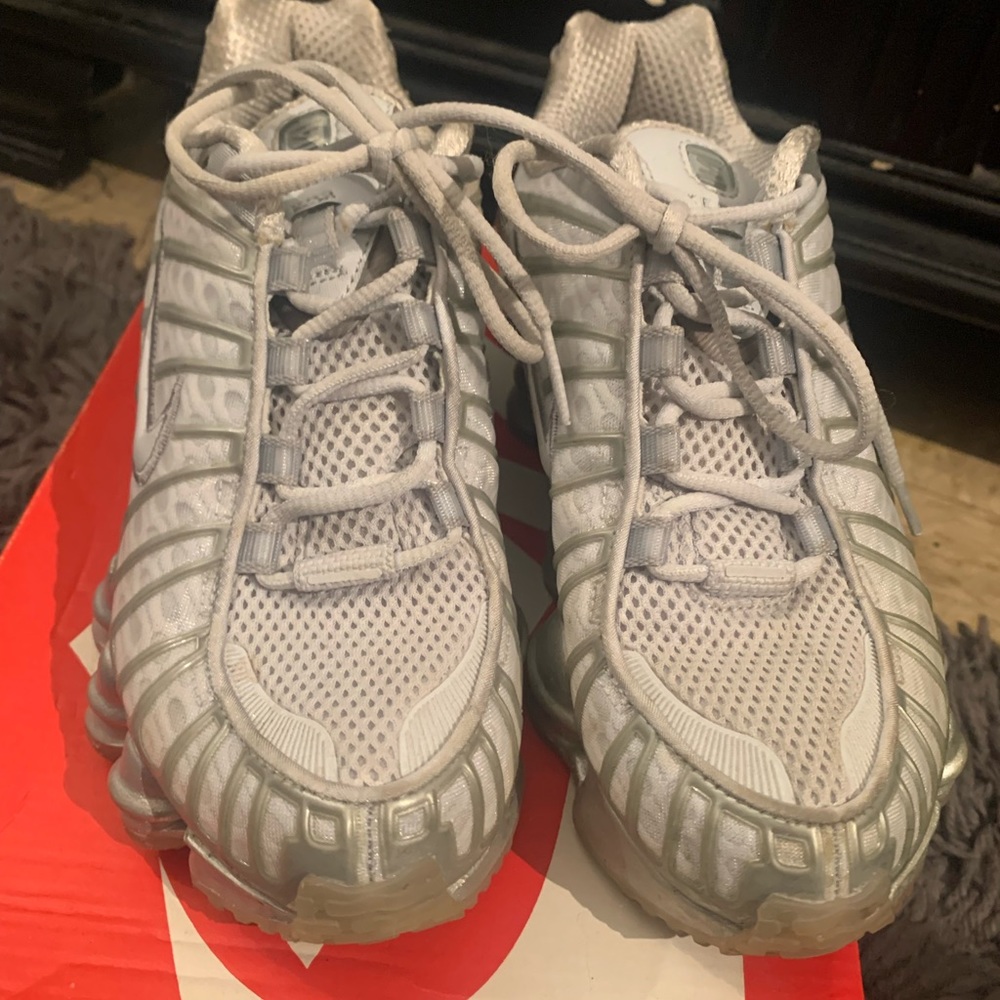 Women Nike shox